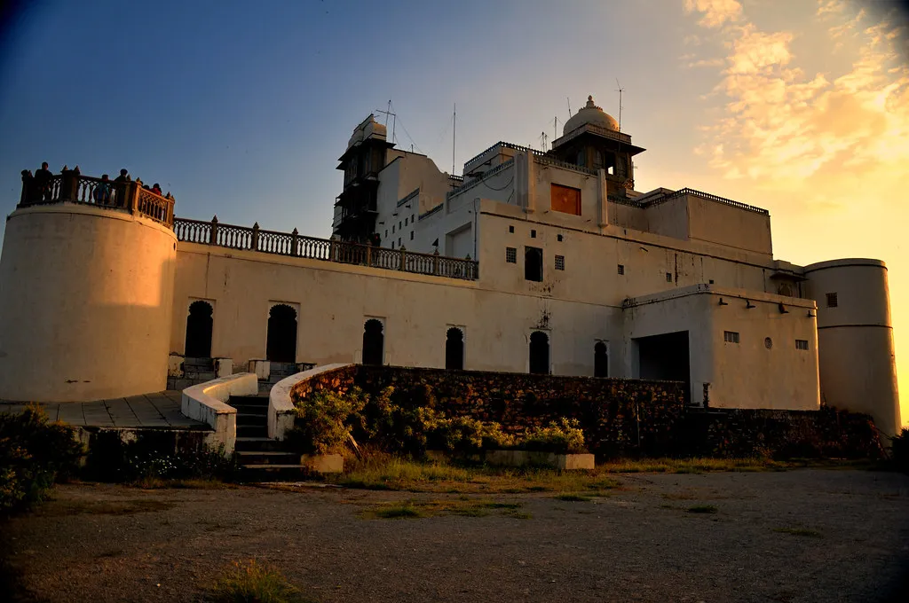 mosnsoon palace